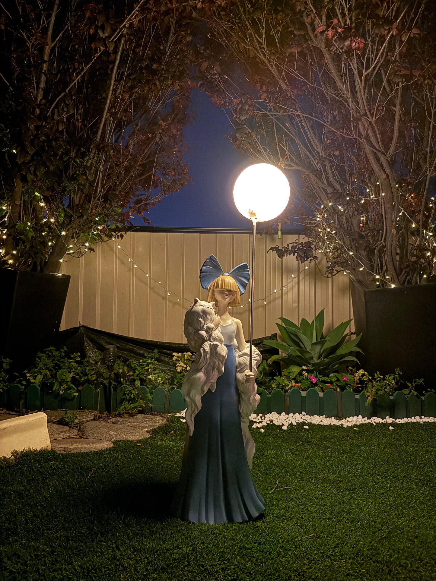 Amy Kitty Light Statue