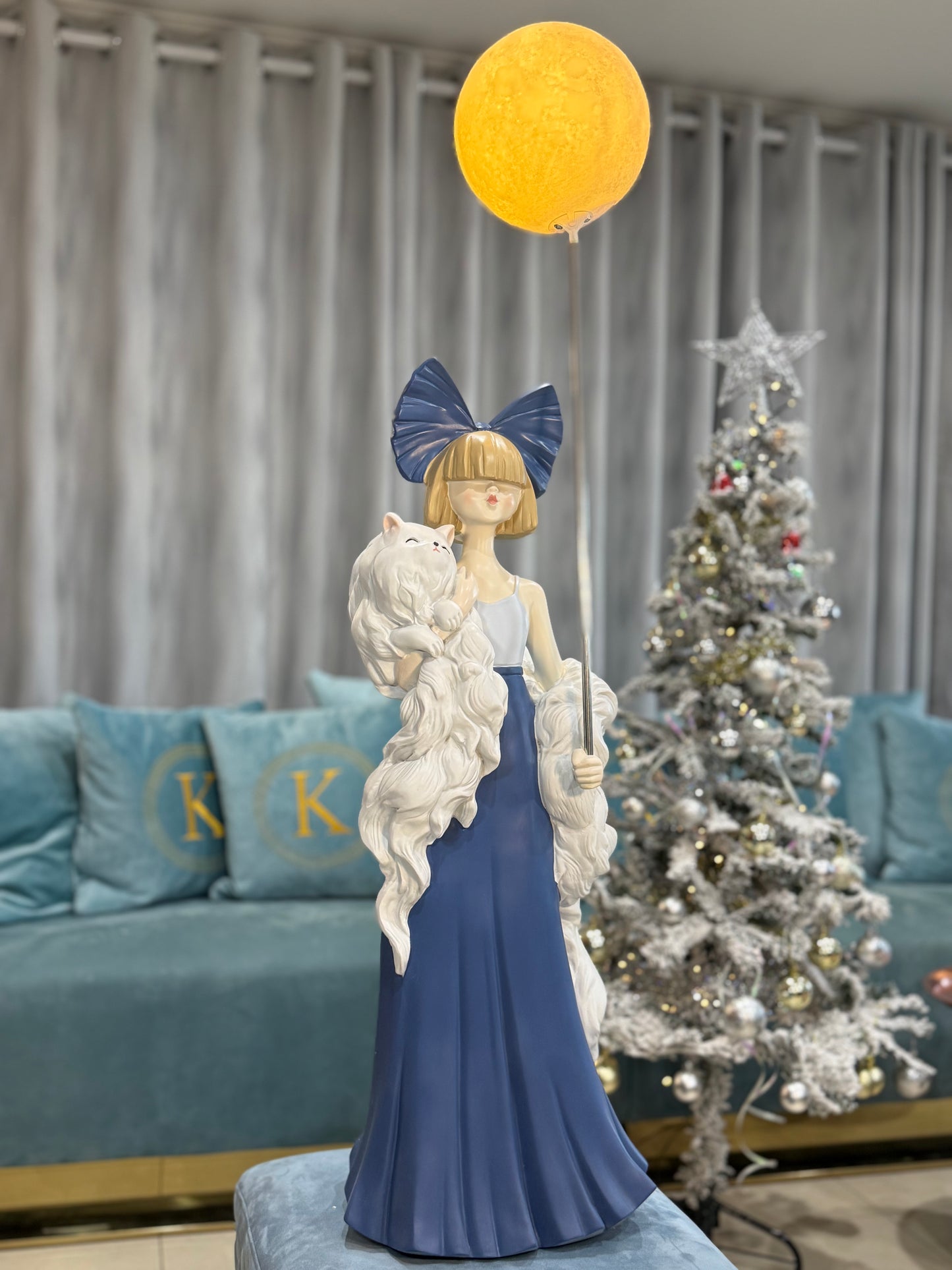 Amy Kitty Light Statue